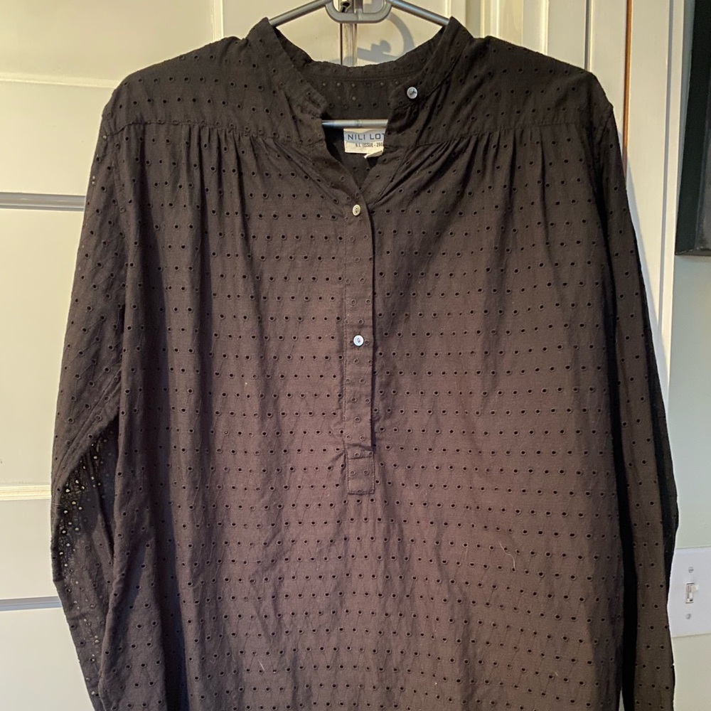 Nili Lotan women’s Black Cotton Eyelit Neville blouse in size small.